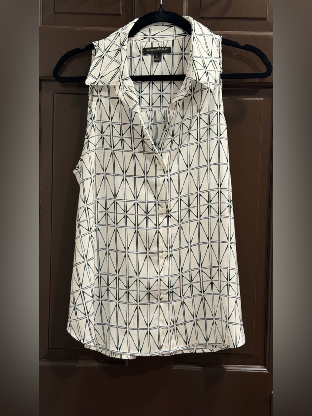Banana Republic White Sleeveless Button-Down Top with Black Geometric Pattern